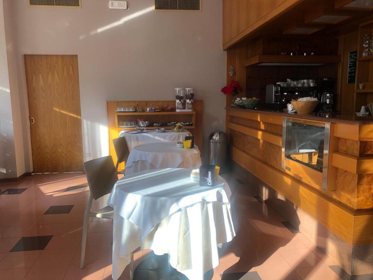 Albergo Casa Dell'Ospite Μπρέσια Εξωτερικό φωτογραφία